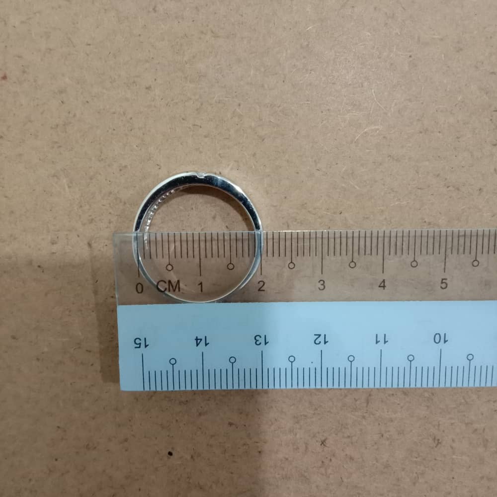 measure ring size with measuring tape