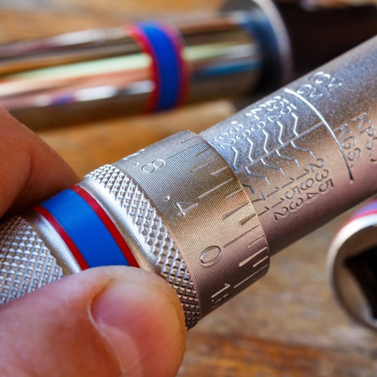 how to set a torque wrench