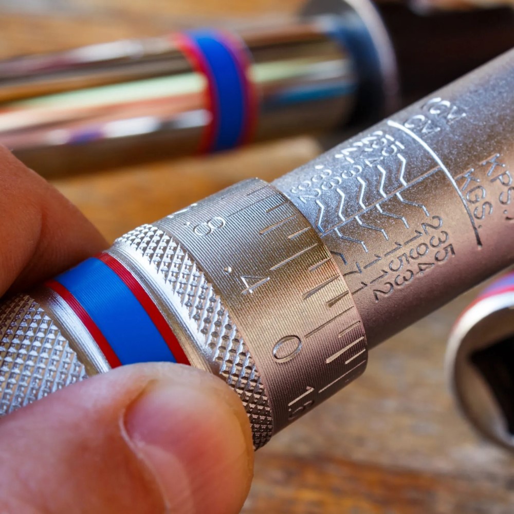 how to set a torque wrench