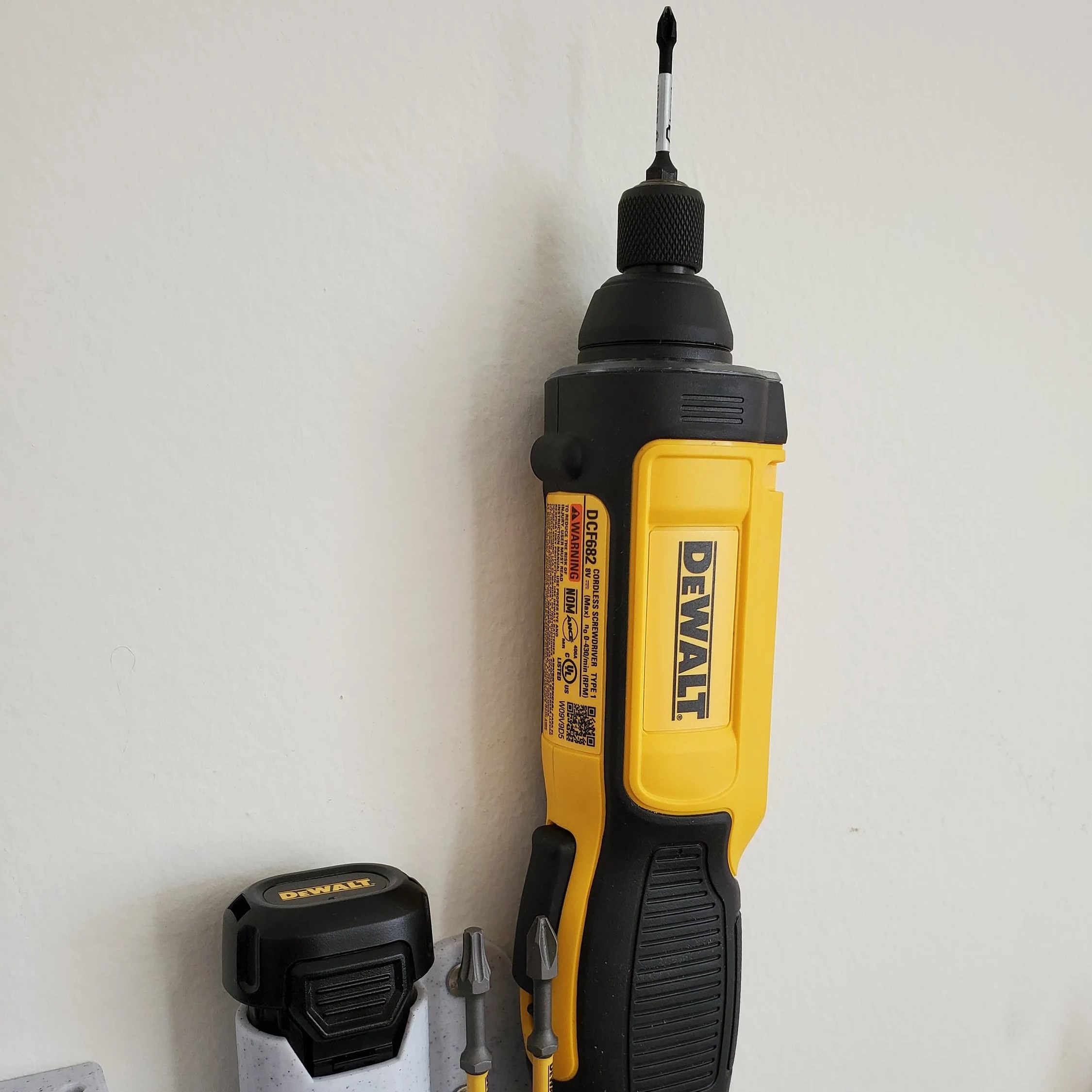 gyroscopic screwdriver