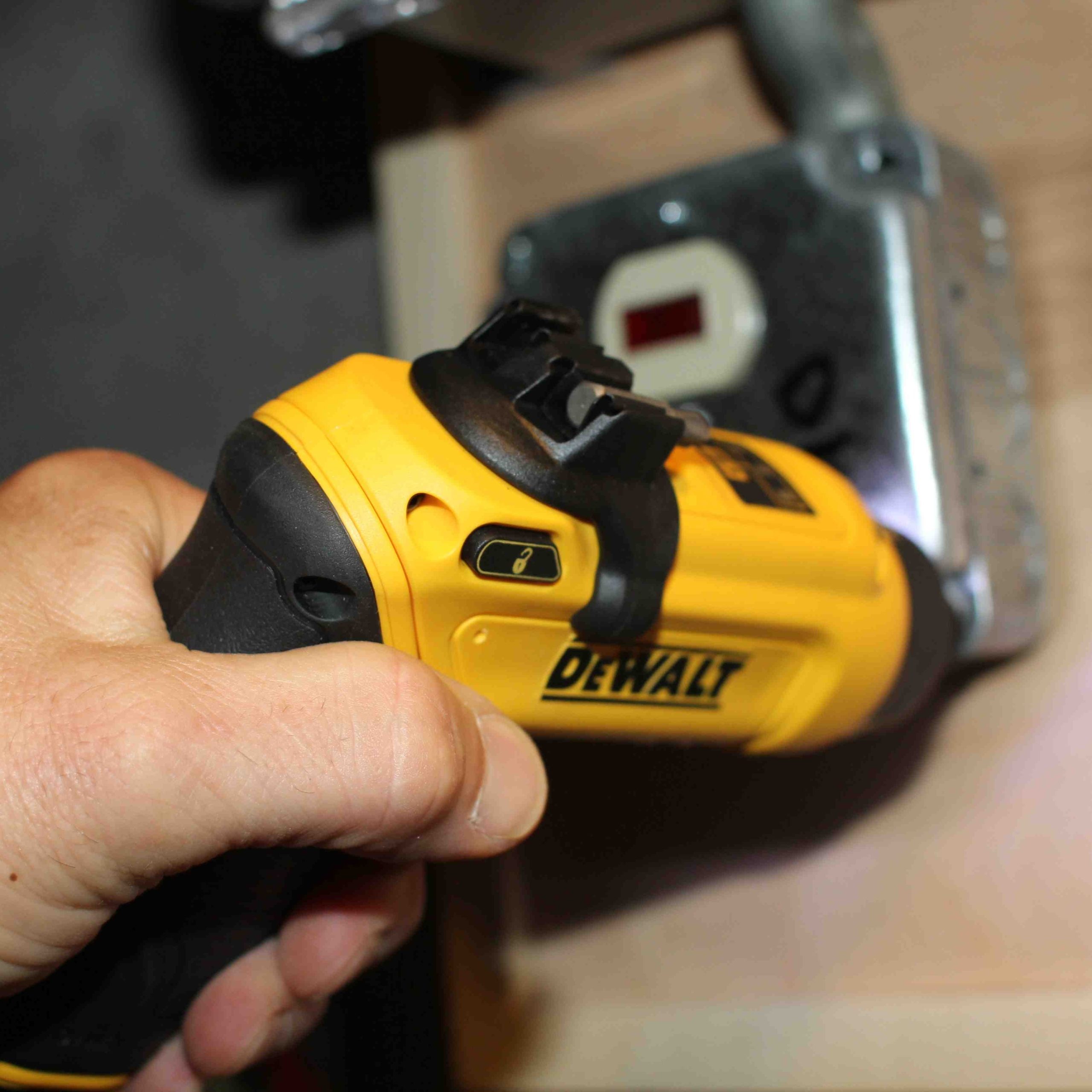 gyroscopic screwdriver